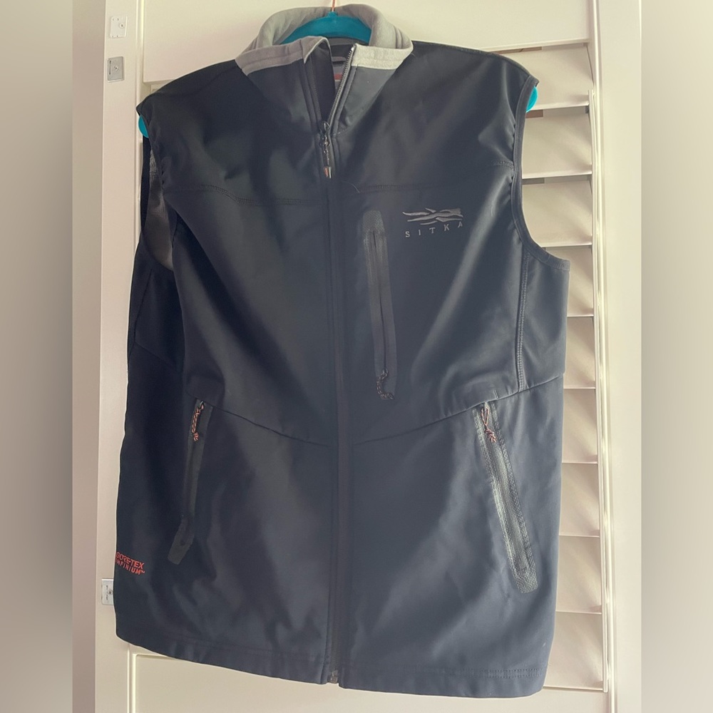 Men’s Sitka gear black vest